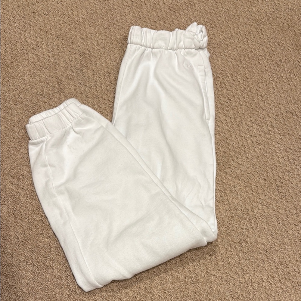 Women’s hollister white sweat Pants xs